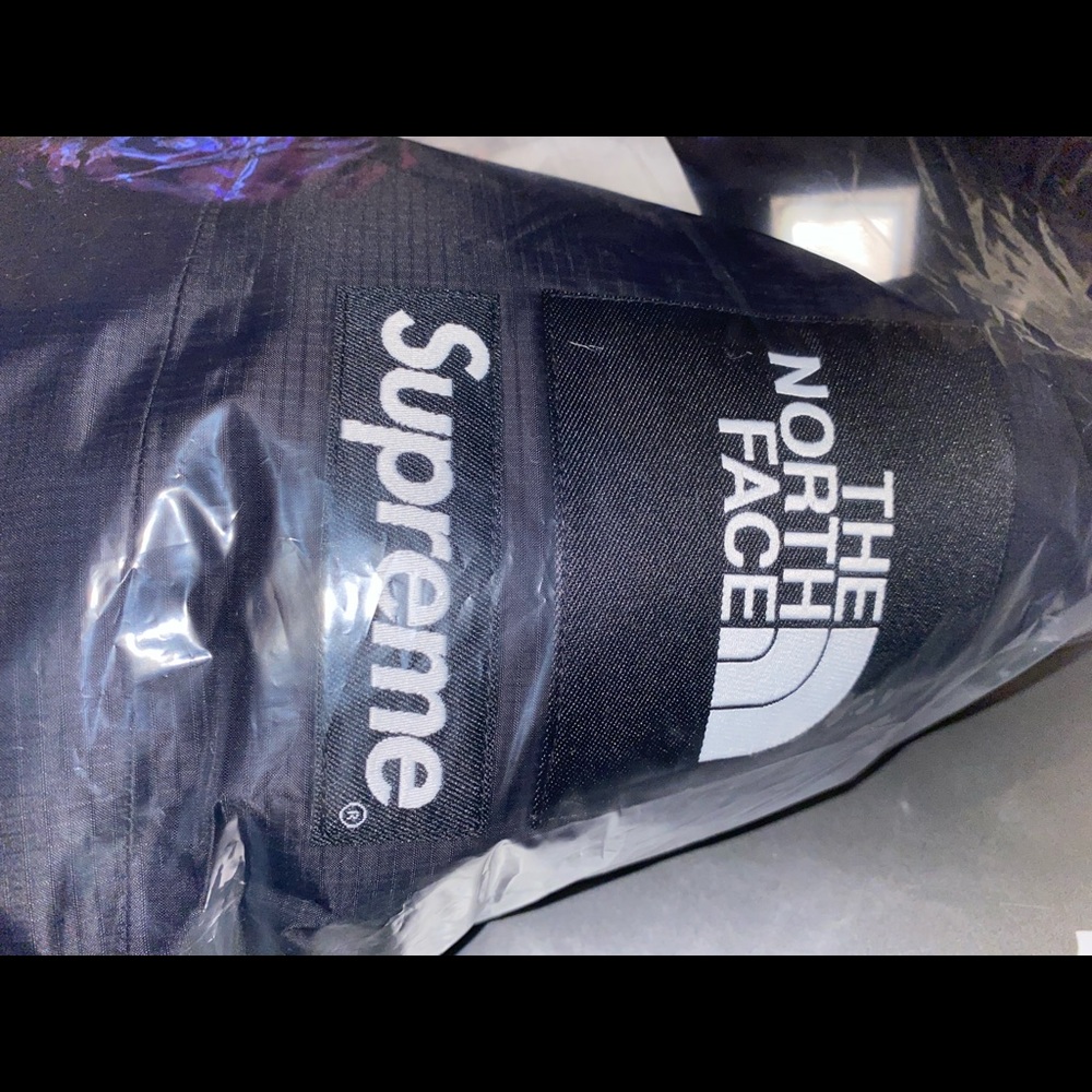 Northface x Supreme Summit Series Rescue Baltoro Jacket *authentic**** size M